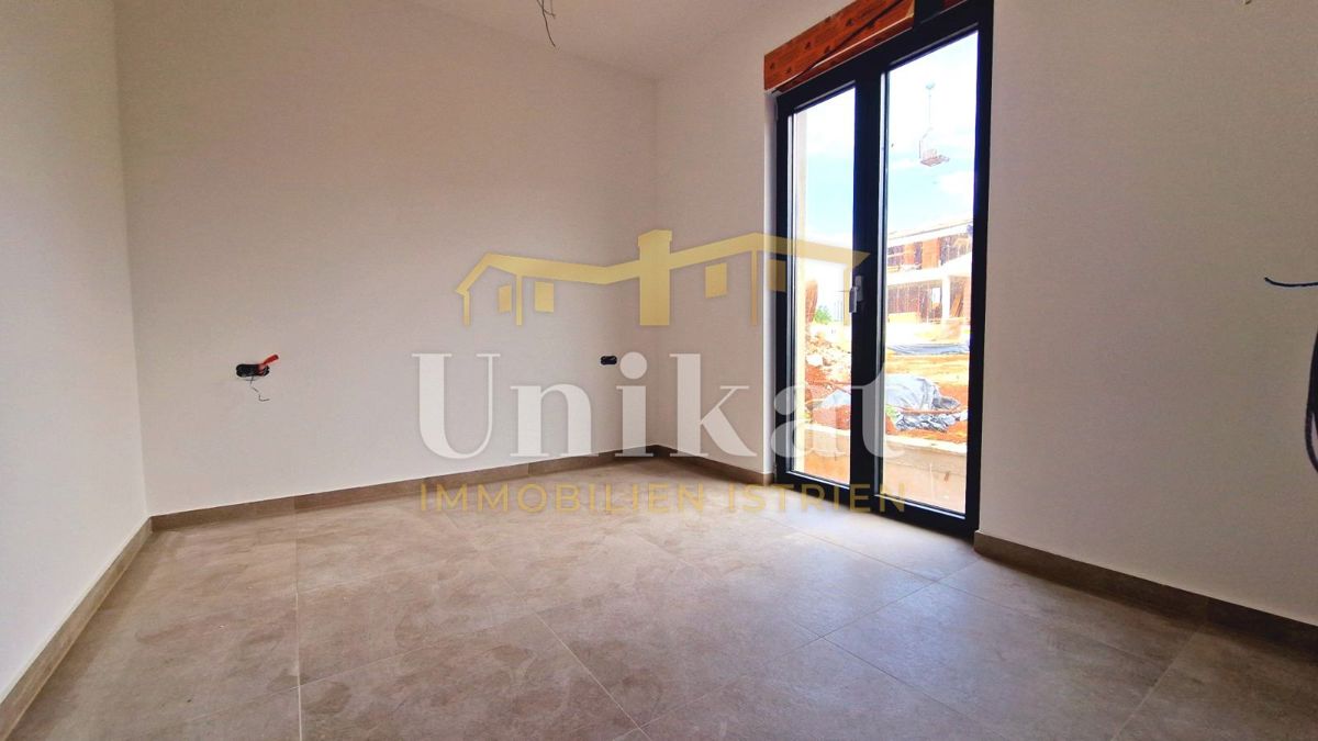 Samostojna montažna pritlična hiša v mirnem kraju